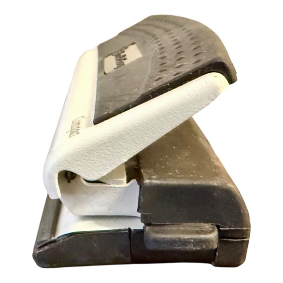 Franklin Covey  14449  Compact Size Ergo Punch 7 hole Size for Binder Planner - Picture 5 of 7